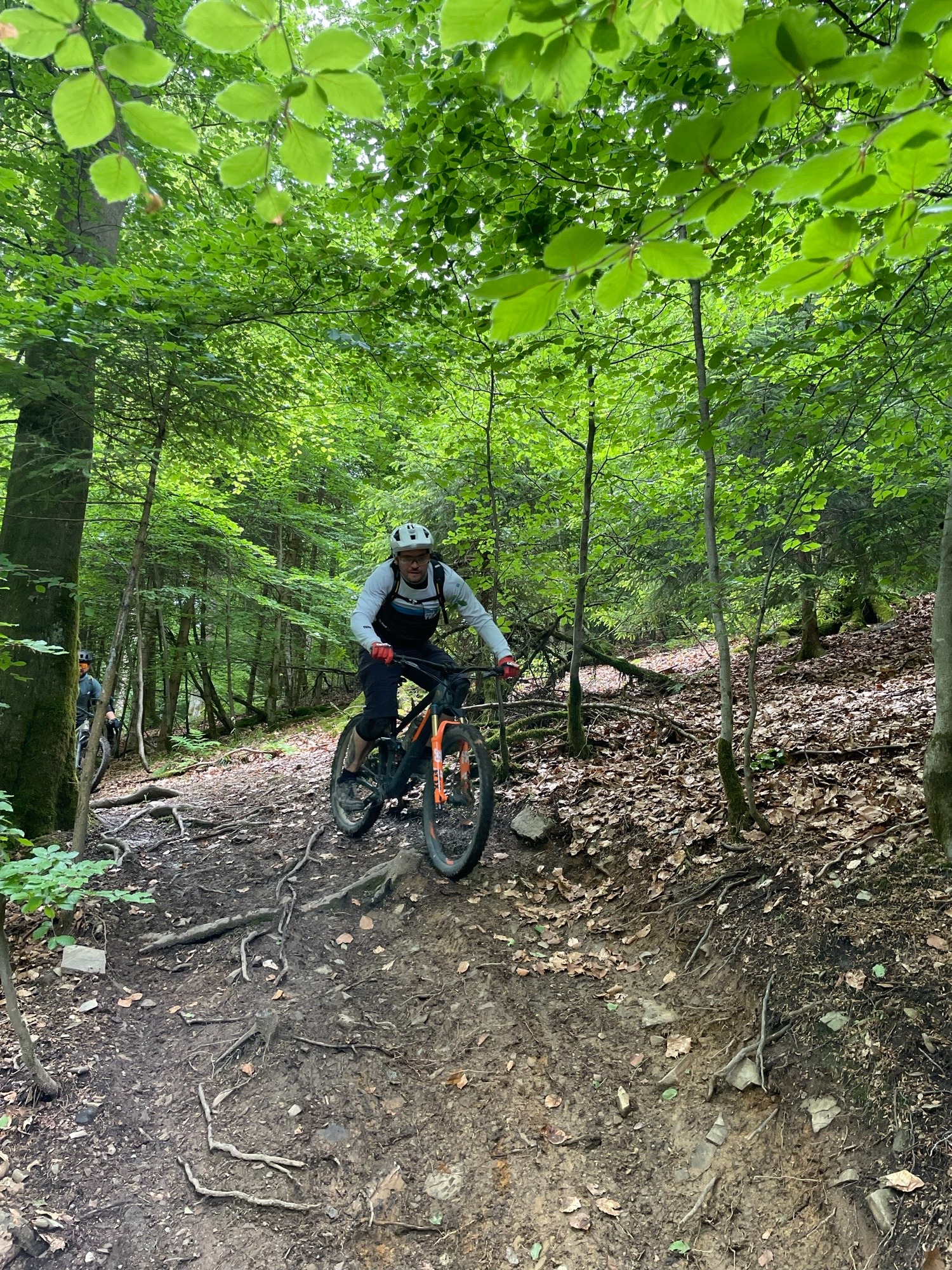 Sven auf dem Mountainbike im Trail